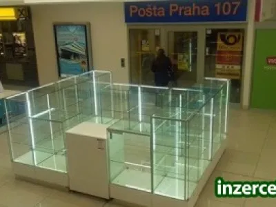 Prodám pěkný prosklený  stánek.