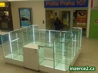 Prosklený prodejní stánek