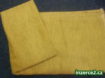 žlutohnědá látka