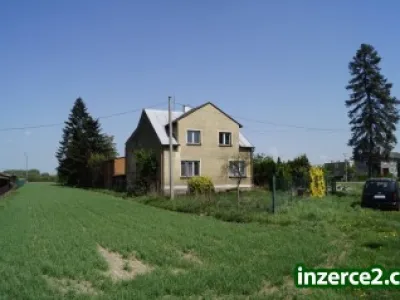 Dům se dvěma garážema