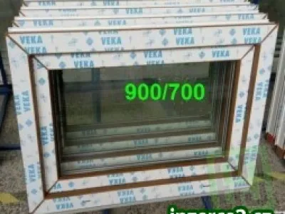Plastové okno 90x70 zlatý dub