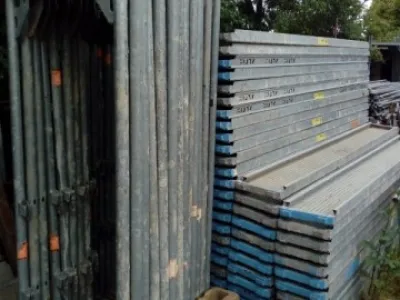 Leseni Layher,Alfix prodam 20x kostek.