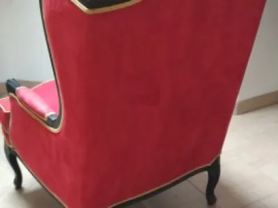 Dvě zachovalá elegantní křesla