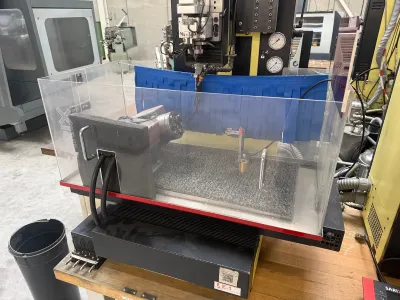 Sarix SX200 HPM – CNC Mikro EDM a drátová elektroeroze (Wire EDM), přesnost ±2 µm